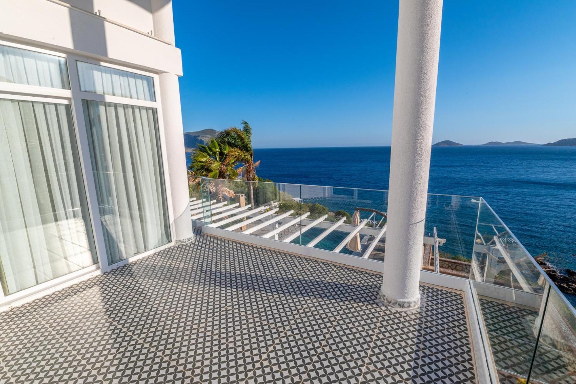Beachfront White Villa Wıth Private Swimming Pool Kalkan Dış mekan fotoğraf